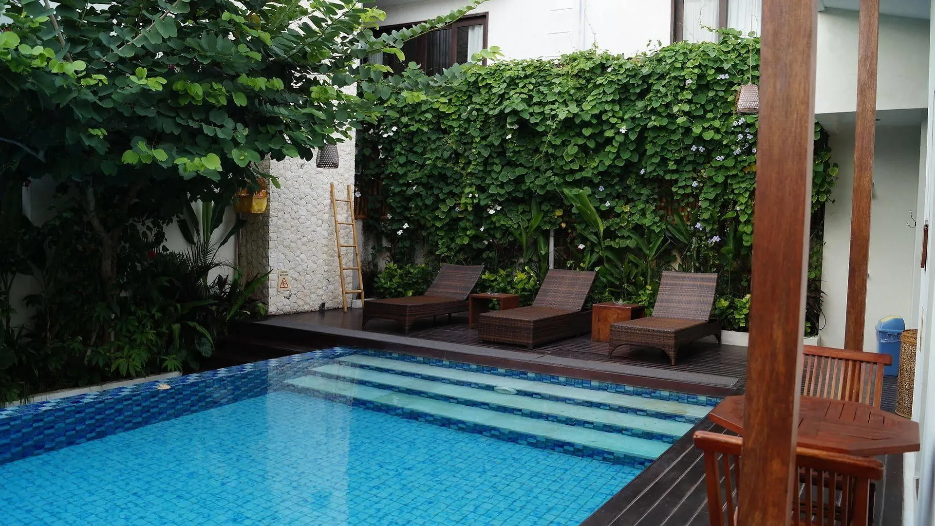 Arana Suite Legian Gæstehus